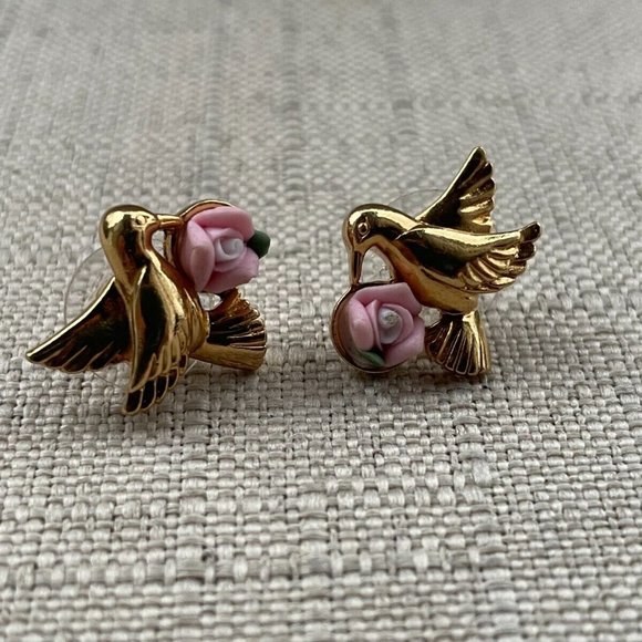 Vintage Earrings Gold Tone Bird with flower Stud Ear Jewelry - Picture 2 of 12